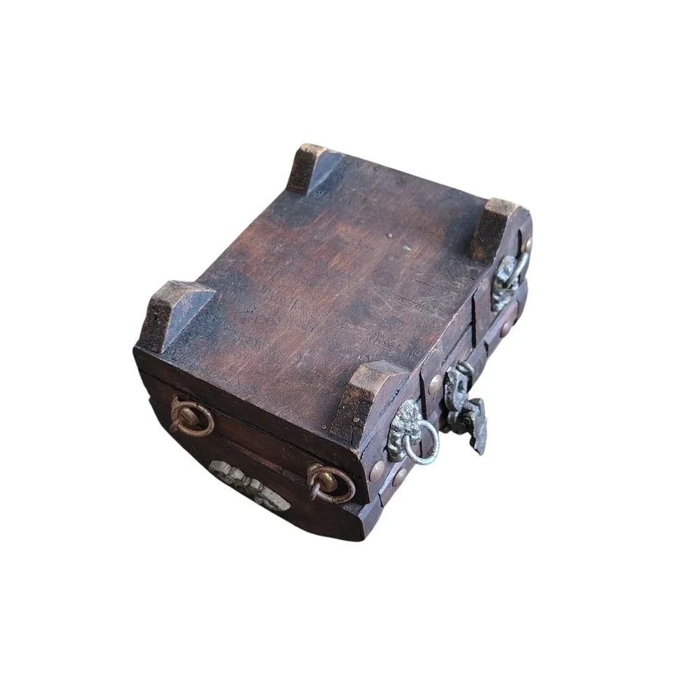 Vintage Wooden Treasure Chest Jewelry Box – Gothic Lion Head‎ Metal Accents